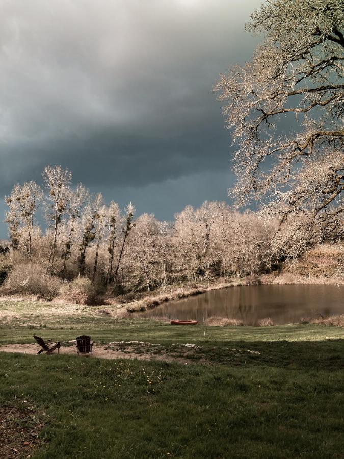 La Ferme Du Pont De Maumy, Cabane Au Bord De L'Etang Et Bain Nordique Busserolles Bagian luar foto